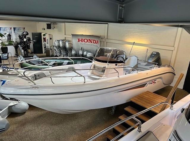 Ranieri 22 CC met 150 PK HONDA ( boot is showroom model ), Watersport en Boten, Speedboten, Nieuw, 6 meter of meer, Benzine, 120 tot 200 pk
