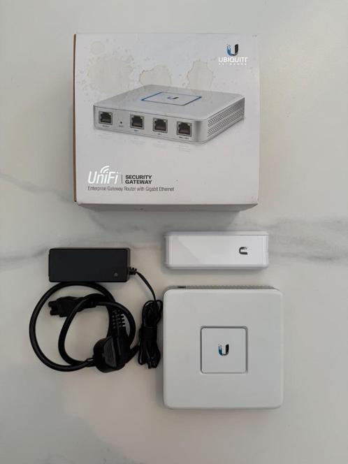 Ubiquiti Unifi Security Gateway (USG) + Ubiquiti Unif, Computers en Software, Routers en Modems, Gebruikt, Router, Ophalen of Verzenden