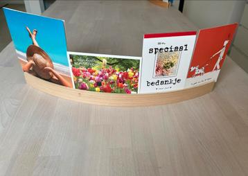 Houten kaartenstandaard (47cm) beschikbaar voor biedingen