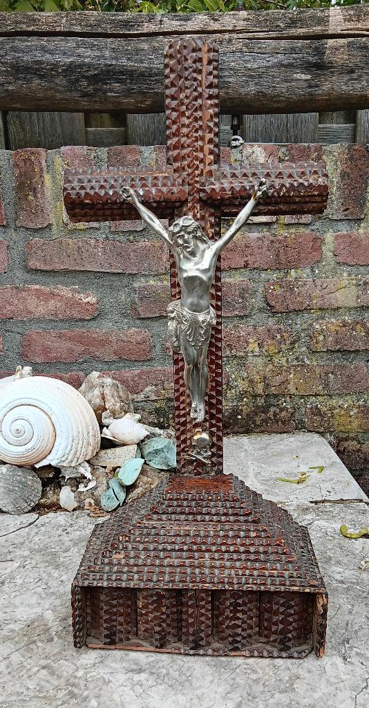 TRAMPART kruisbeeld volkskunst nijverheid houtsnijwerk, Antiek en Kunst, Kunst | Beelden en Houtsnijwerken, Ophalen of Verzenden