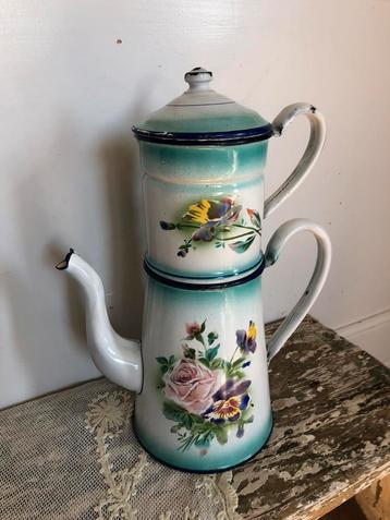 Oude emaille koffiepot ( bloemen ) beschikbaar voor biedingen