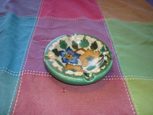 Antieke asbak plateelbakkerij Zuid Holland in goede staat, Verzamelen, Rookartikelen, Aanstekers en Luciferdoosjes, Gebruikt, Asbak