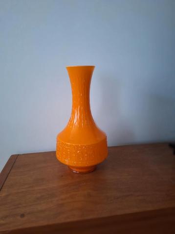 Vintage oranje vaas  beschikbaar voor biedingen