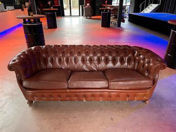 Klassieke 3-zits Chesterfield look bank beschikbaar voor biedingen