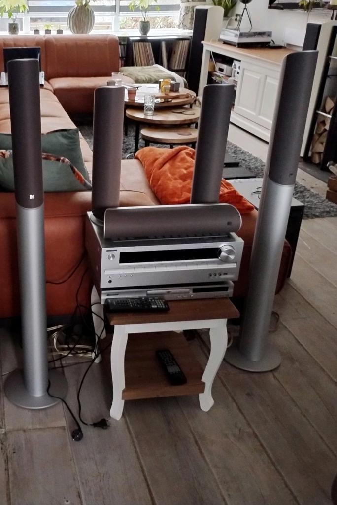 5 Kef HTS5001 speakers met 2 hoge stands + 4 lage +2 beugels, Gebruikt, Surroundset zonder subwoofer, 120 watt of meer, Ophalen