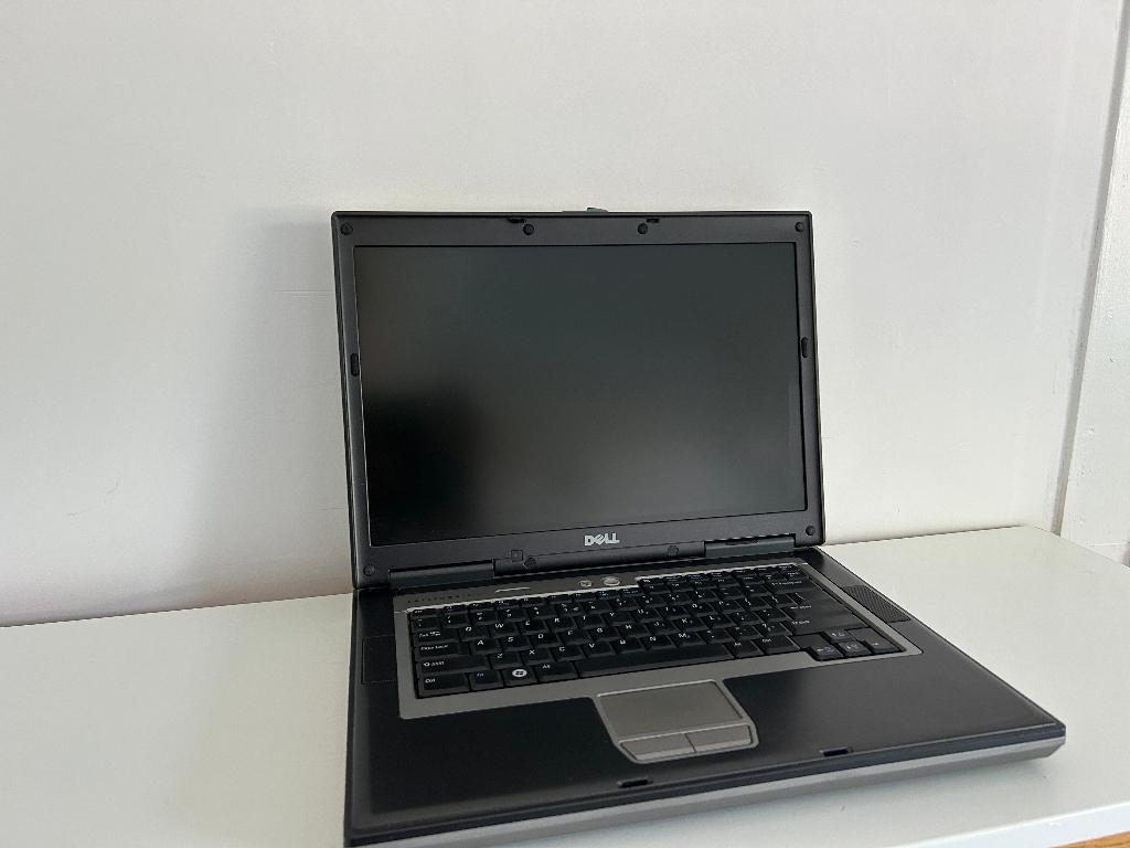 Dell Latitude D531; AMD Turion X2, 3GB, X1200, 120GB SSD, XP, Computers en Software, Vintage Computers, Ophalen