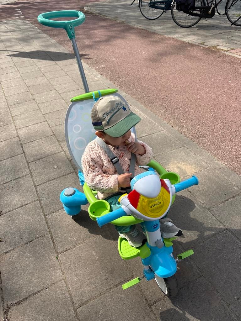 Blauwe driewieler met duwstang - VTech, Fietsen en Brommers, Fietsen | Driewielers, Ophalen of Verzenden, Gebruikt, Duwstang