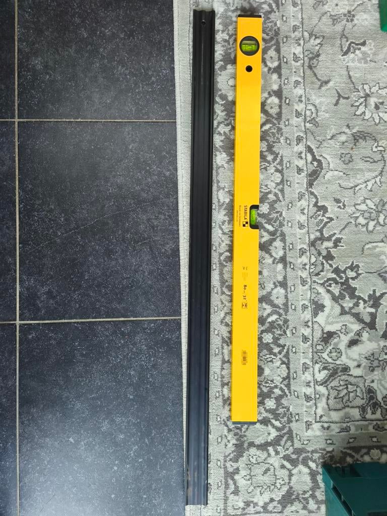 Stalen rei en waterpas, Doe-het-zelf en Verbouw, Meetapparatuur, Ophalen of Verzenden, Zo goed als nieuw