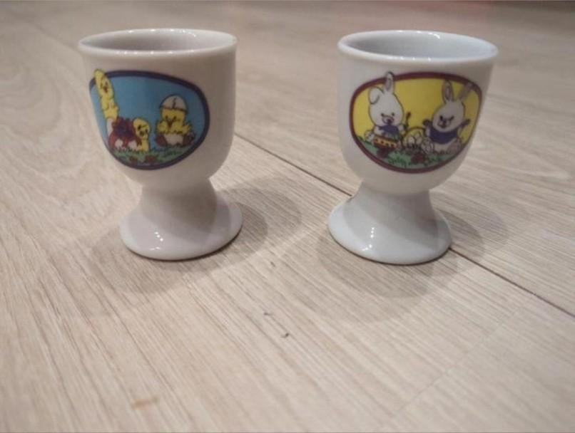 Twee porseleinen eierdopjes, Ophalen of Verzenden