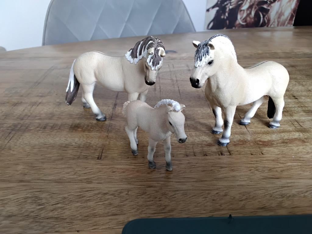 Schleich Fjorden familie, Verzamelen, Dierenverzamelingen, Ophalen of Verzenden, Zo goed als nieuw, Paard, Beeldje of Figuurtje