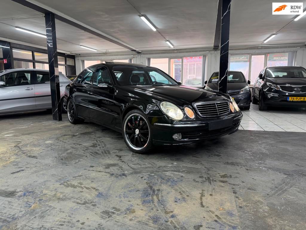 Mercedes-Benz E-klasse 320 Avantgarde zeer nette vol opties, Automaat, Achterwielaandrijving, Gebruikt, Zwart