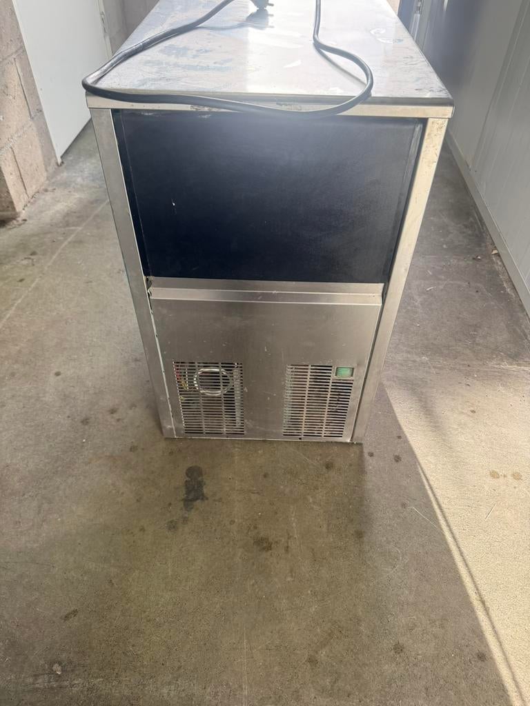 GGM Gastro ijsblokmachine 35kg/24u – Horeca kwaliteit, Ophalen, Koelen en Vriezen