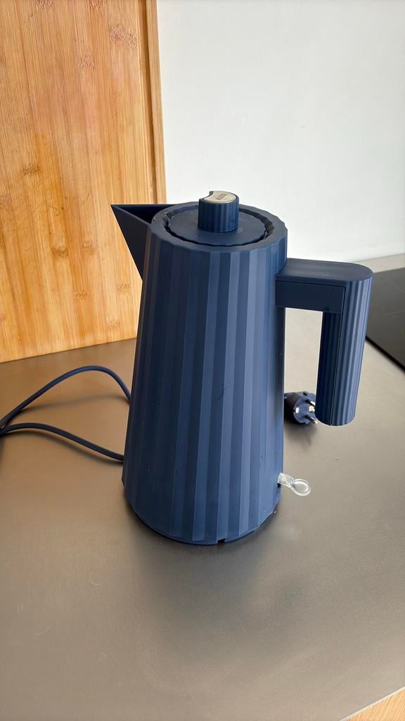 Alessi plisse waterkoker 1.7 liter blauw, 1 tot 2 liter, Ophalen of Verzenden, Zo goed als nieuw, Draadloos