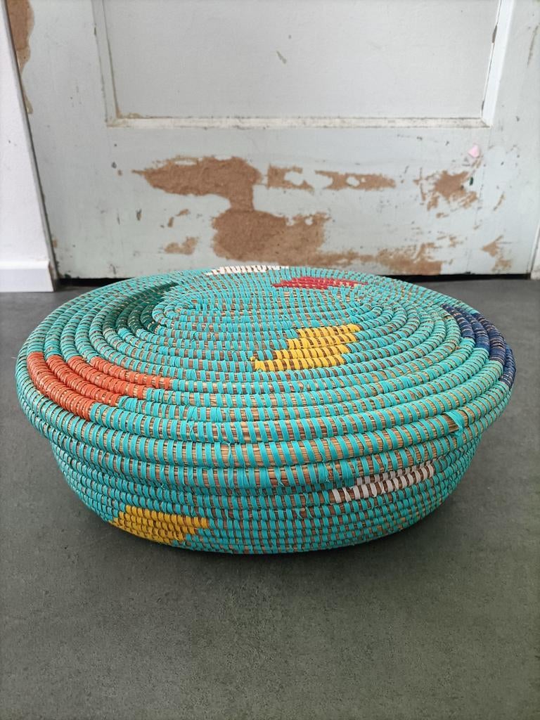 Ovalen mandje met deksel |  Handgemaakt in Senegal, Huis en Inrichting, Woonaccessoires | Schalen en Manden, Mand, Nieuw, Ophalen of Verzenden