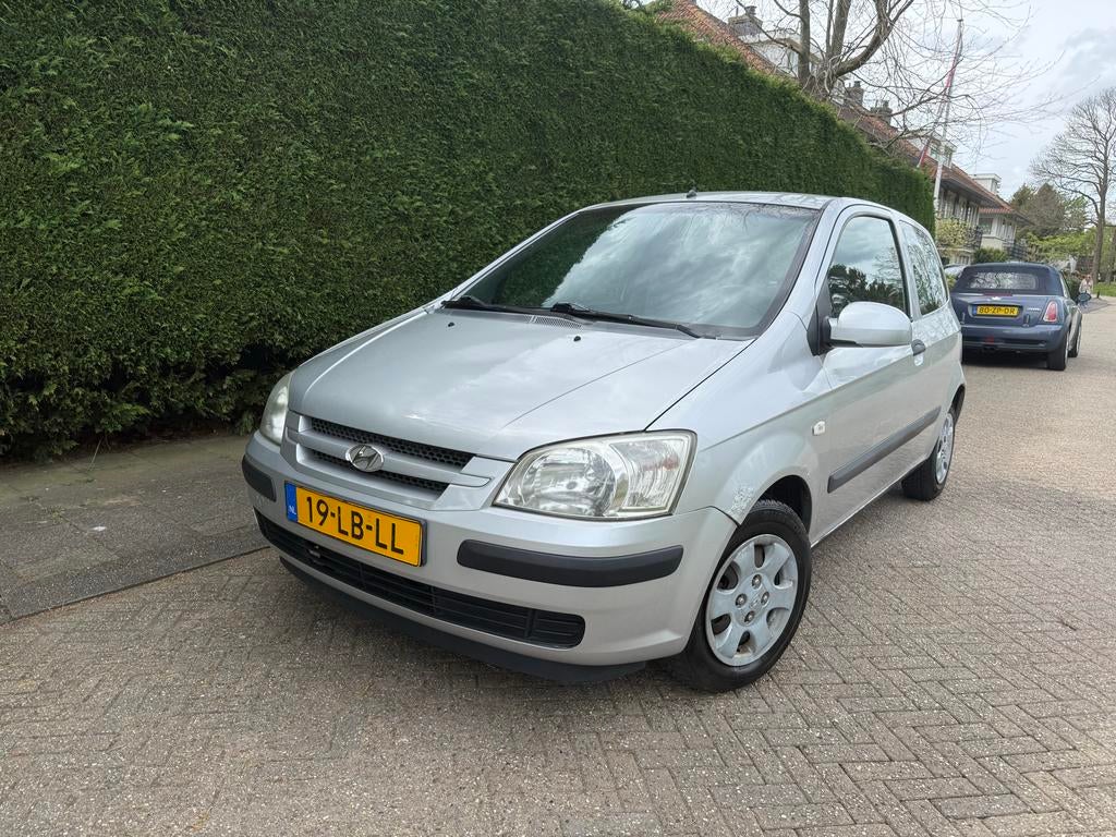 Hyundai Getz 1.1 3DRS 2002 Grijs APK April 2027, Auto's, Voorwielaandrijving, 450 kg, 31 €/maand, 4 cilinders