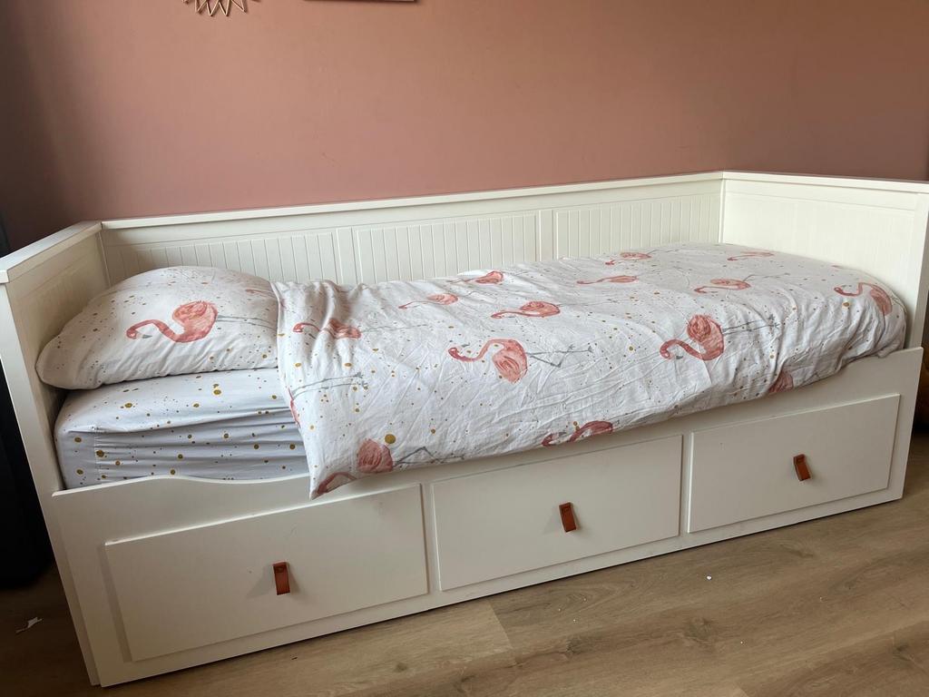 IKEA Hemnes bedbank met 3 lades en uitschuifbaar bed, Huis en Inrichting, Slaapkamer | Bedden, Ophalen, Eenpersoons, Wit, Zo goed als nieuw