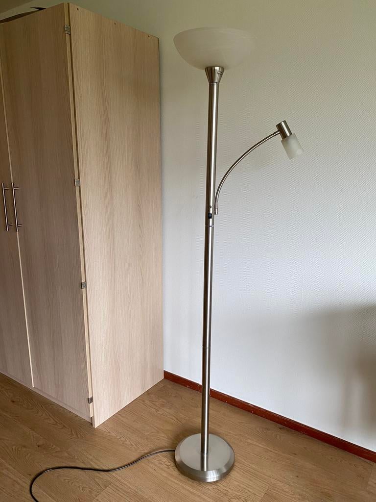 Te koop RVS vloerlamp met separaat leeslicht, Ophalen, Zo goed als nieuw, Glas, Modern