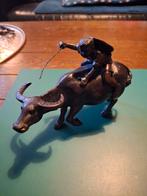 Beeldje jongen op buffel hoogte  14 cm breedte 20cm, Ophalen of Verzenden