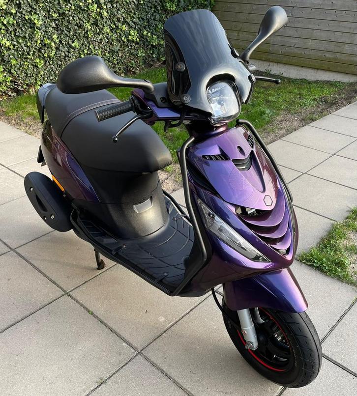 piaggio Zip paars!, Fietsen en Brommers, Scooters | Piaggio, Zo goed als nieuw, Maximaal 45 km/u, Benzine, Ophalen
