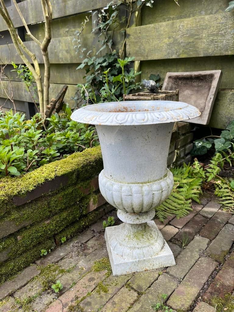 Giet ijzeren bloempot MOET WEG, Tuin en Terras, Tuinvazen, Ophalen, Zo goed als nieuw