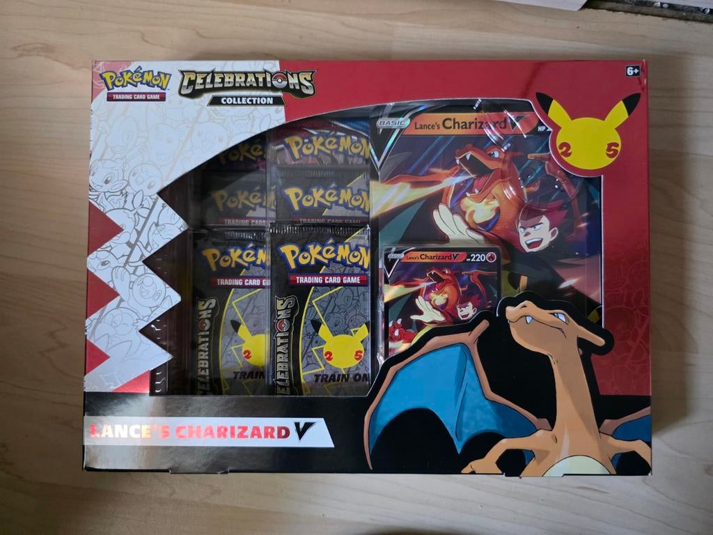 Pokemon celebrations lances charizard collection box, Hobby en Vrije tijd, Verzamelkaartspellen | Pokémon, Ophalen of Verzenden