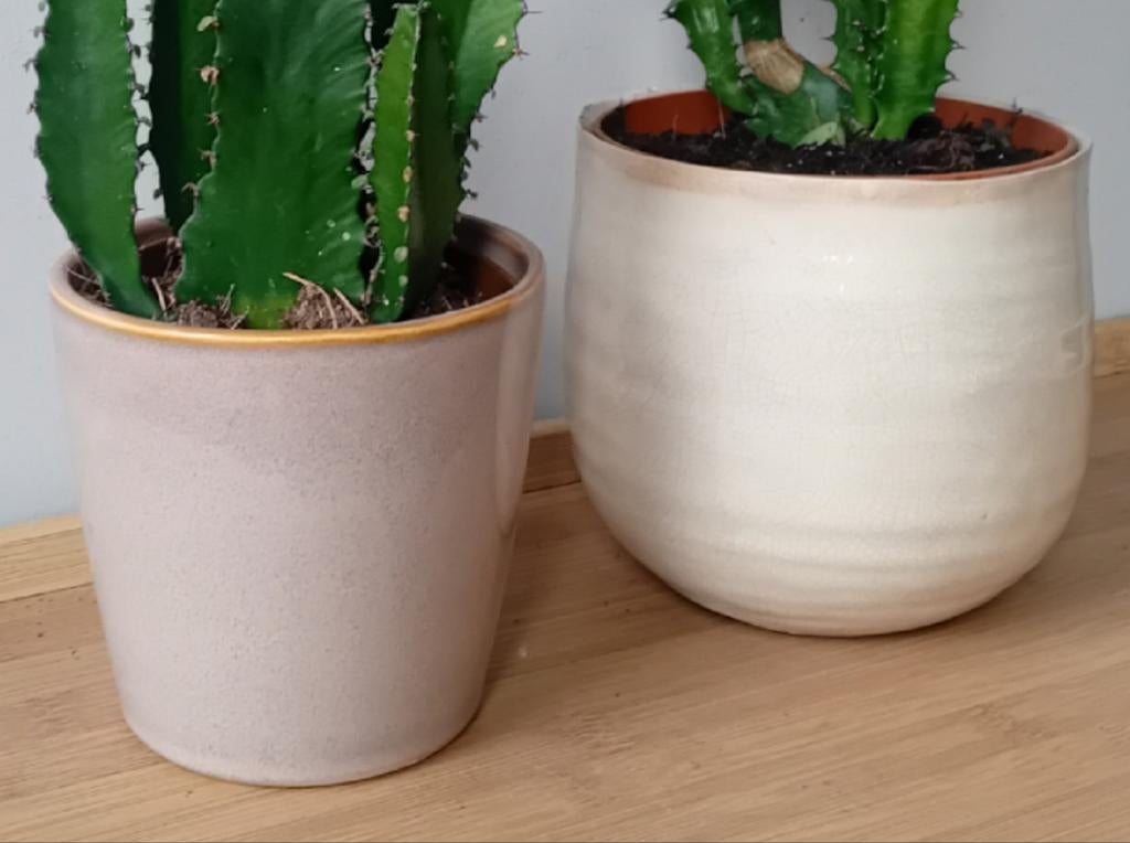 2 bloempotten diameter 10 en 12cm, Tuin en Terras, Bloempotten, Ophalen, Rond, Binnen, Zo goed als nieuw