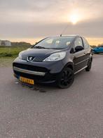 Peugeot 107 1.0 12V 5DR 2010 Zwart, Auto's, Peugeot, Voorwielaandrijving, Stof, Zwart, 4 stoelen