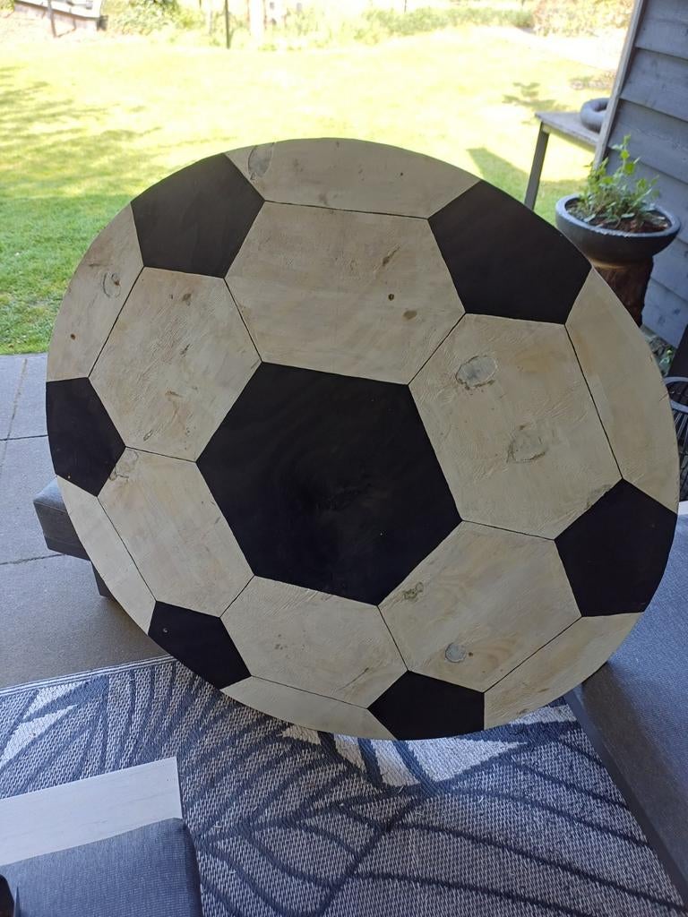 Voetbal geschilderd op een plaat hout, Ophalen, Buitenlandse clubs