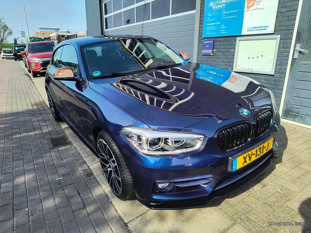 BMW 1-serie 116i Sport Line Edition, grote beurt en jaar APK, Auto's, BMW, 1-Serie, Gebruikt, Lichtsensor, Origineel Nederlands