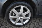 Volvo V50 2.4 Momentum '05 Automaat|Clima|Cruise|Leder|NAP!, Auto's, Volvo, Zwart, 700 kg, 2435 cc, Zilver of Grijs