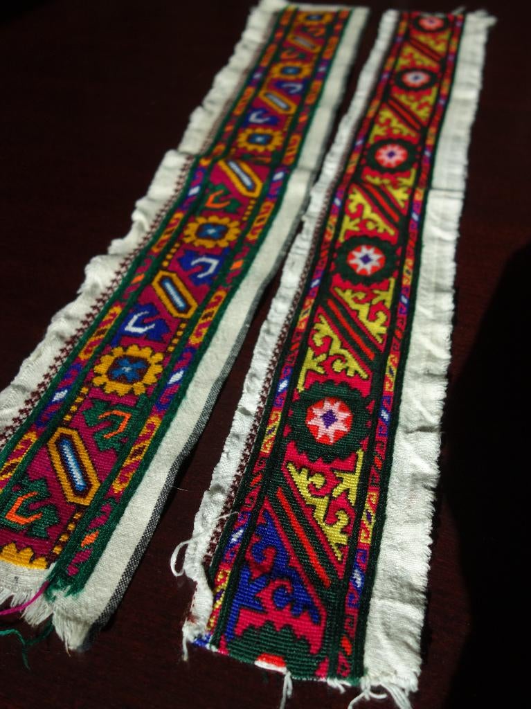 Hunza Pakistan 2X dophoed randen. Traditioneel borduurwerk., Ophalen