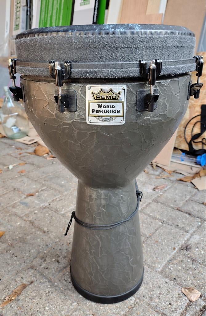 Remo Mondo Skyndeep black Djembe, Muziek en Instrumenten, Percussie, Remo, Ophalen of Verzenden, Zo goed als nieuw, Trommel