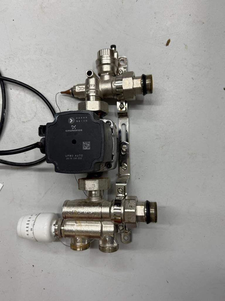 Vloerverwarmingsunit met Grundfos UPM3 AUTO circulatiepomp, Doe-het-zelf en Verbouw, Ophalen of Verzenden, Gebruikt, Overige typen