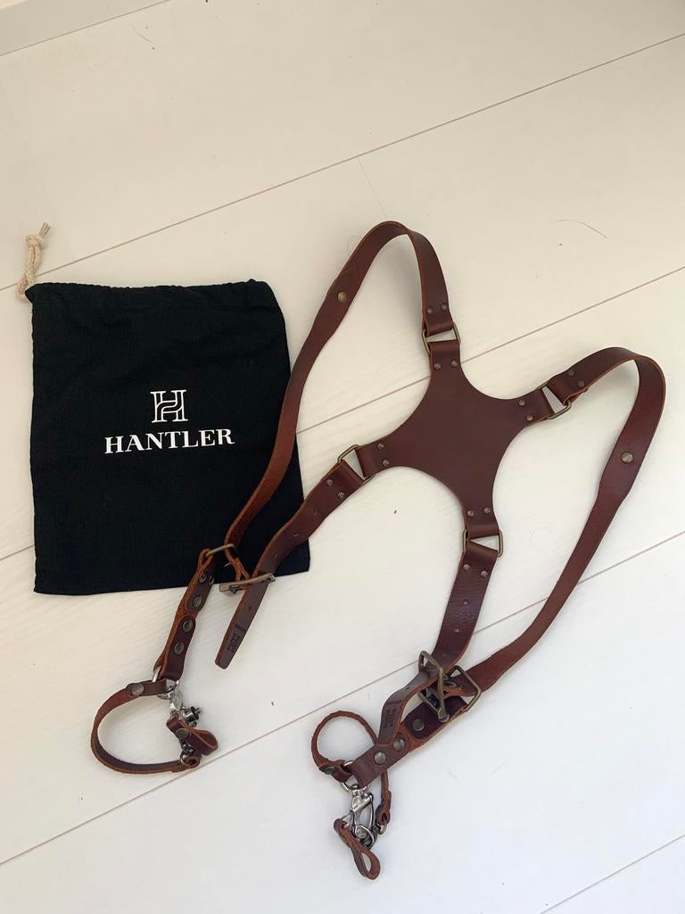 The Hantler Dual Camera Harness Brandy / Brass XS-S, Audio, Tv en Foto, Ophalen of Verzenden, Zo goed als nieuw, Overige typen