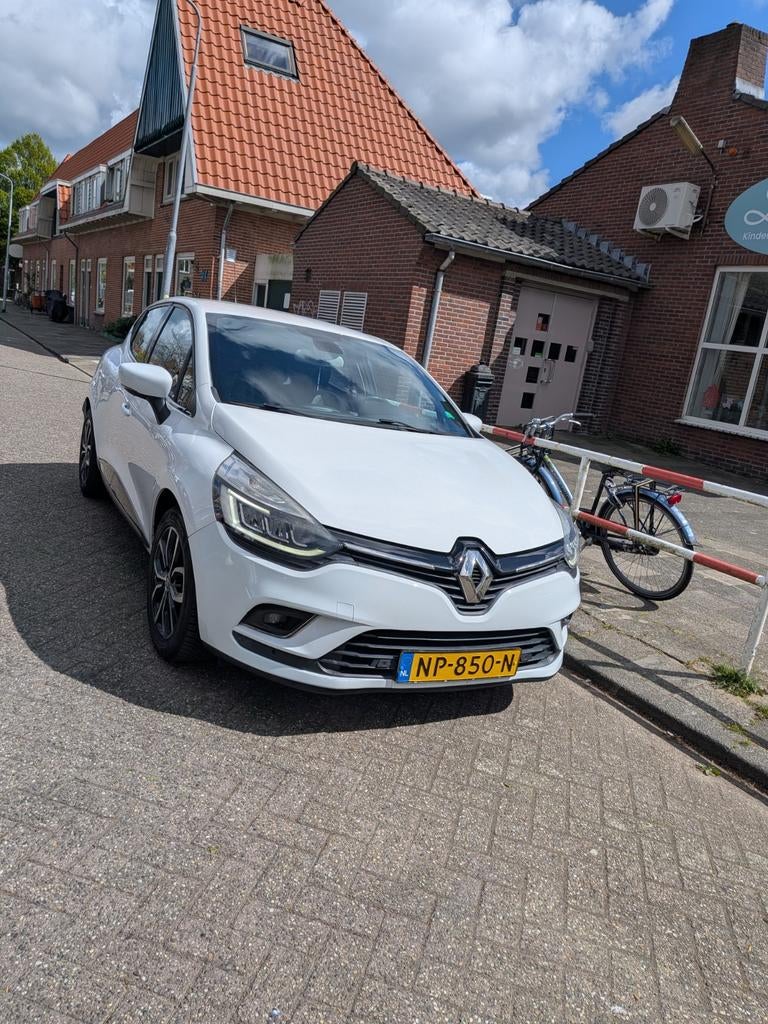Renault Clio Energy TCe 90pk Eco2 S&S 2017 Wit, Auto's, Renault, Voorwielaandrijving, 898 cc, 1057 kg, Leder en Stof