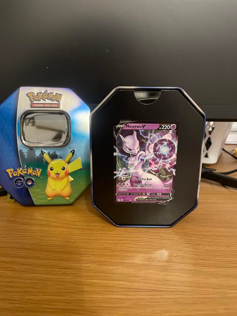 Pokémon Go Mewtwo V Box met Mewtwo V kaart, Ophalen of Verzenden, Zo goed als nieuw, Overige typen, Foil