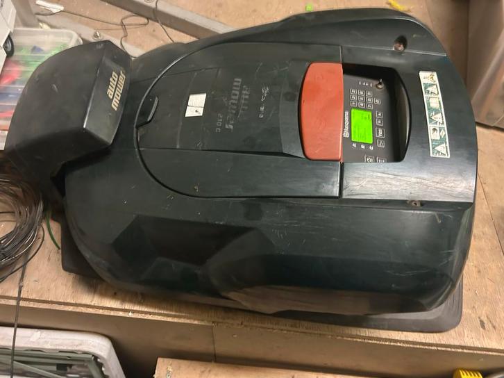 Husqvarna 220AC Robotmaaier, Tuin en Terras, Robotmaaiers, Gebruikt, 20 tot 25 cm, Ophalen