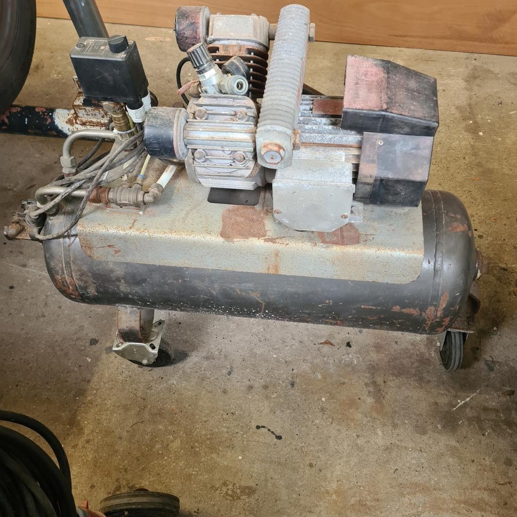 Compressor 2 cilinder, Doe-het-zelf en Verbouw, Compressors, 100 liter of meer, Ophalen