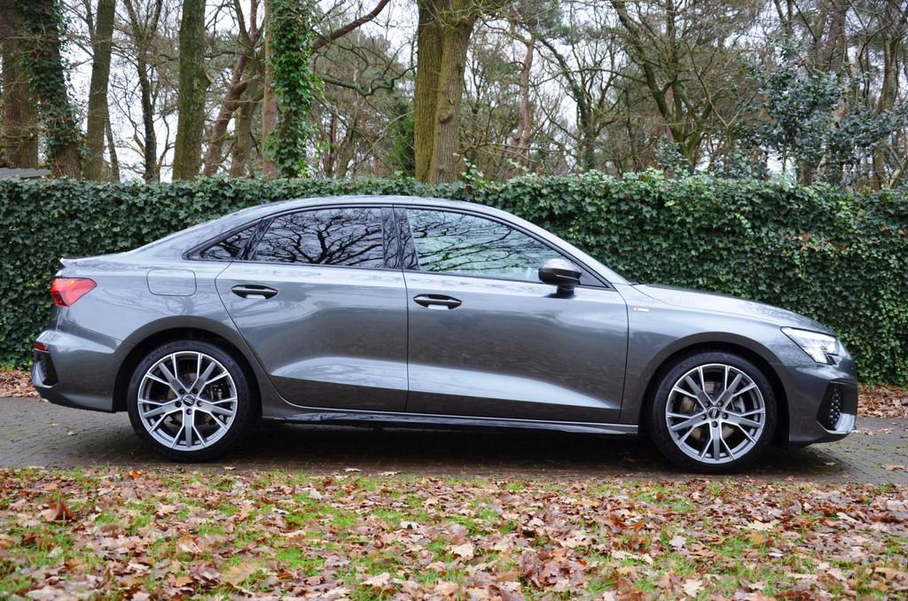 Audi A3 Limousine 35 TFSI S Line edition Automaat/Ecc/Pdc/Vi, 4 cilinders, 150 pk, Leder en Stof, Origineel Nederlands