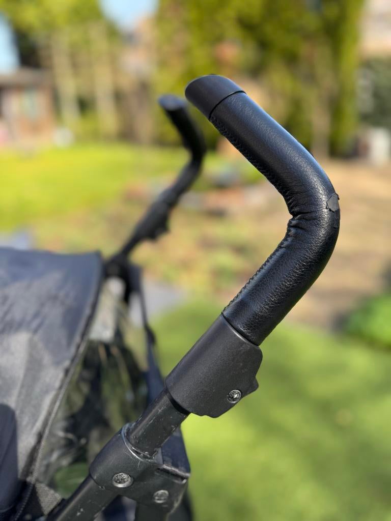 Zwarte kinderbuggy van merk Mini, Kinderen en Baby's, Buggy's, Ophalen, Gebruikt, Overige merken, Verstelbare rugleuning