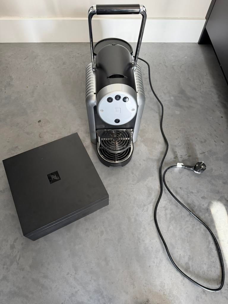 Nespresso Zenius incl. Koffie perfecte staat, Witgoed en Apparatuur, Koffiezetapparaten, Koffiemachine, Ophalen of Verzenden, Zo goed als nieuw