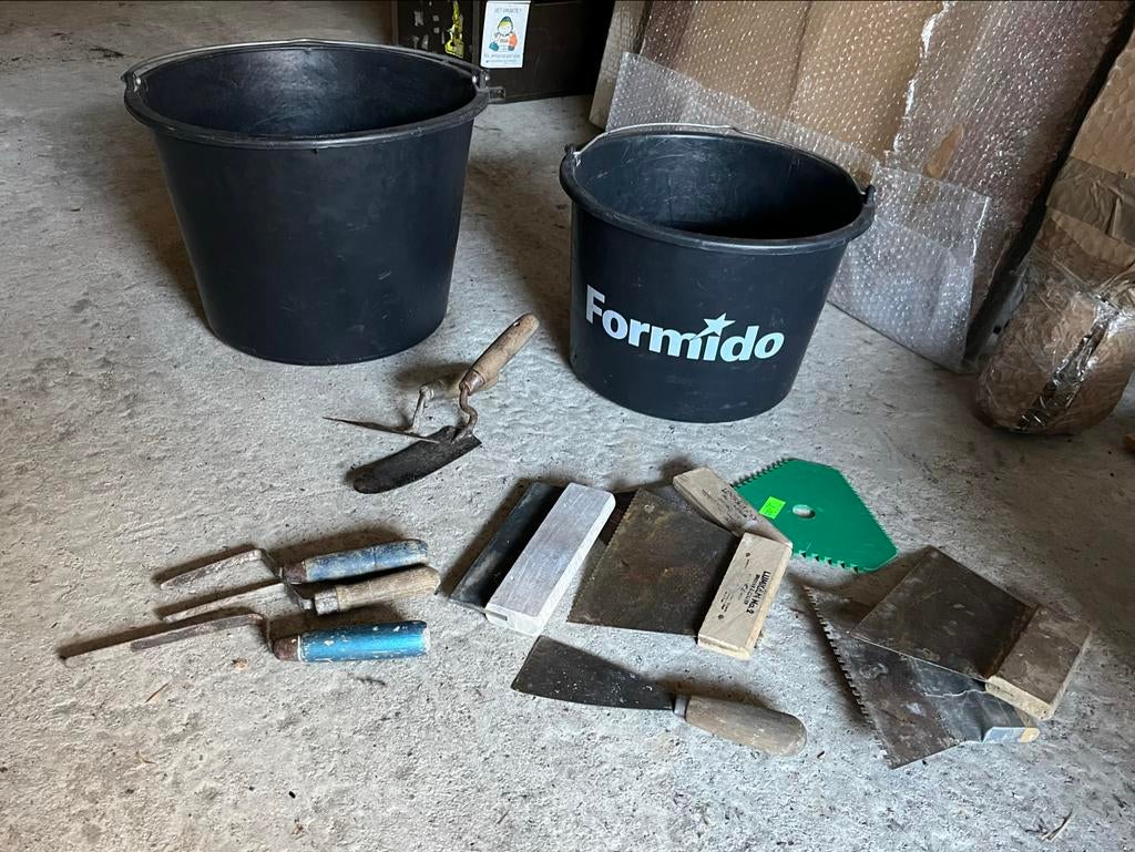 2 emmers en metselgereedschap, Ophalen of Verzenden, Gebruikt