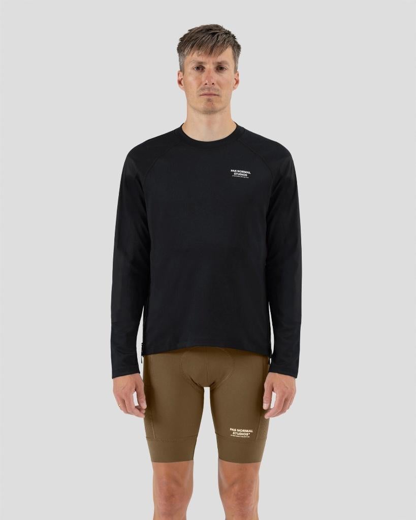 Pas Normal Studios Men's Escapism Technical LS T-shirt, Fietsen en Brommers, Fietsaccessoires | Fietskleding, PAS NORMAL STUDIOS