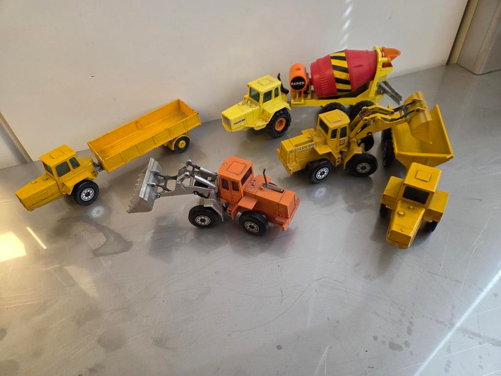 Volvo BM Shovel en Dumpers Van Corgi. 1:43, Ophalen of Verzenden, Gebruikt, Hijskraan, Tractor of Landbouw, Conrad