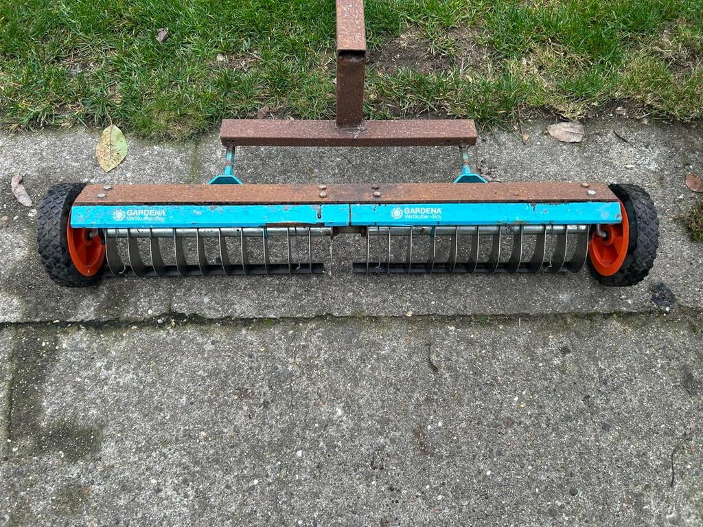 Gardena gazonbeluchter verticiuteerder met wielen, Ophalen of Verzenden, Gebruikt, Overige soorten