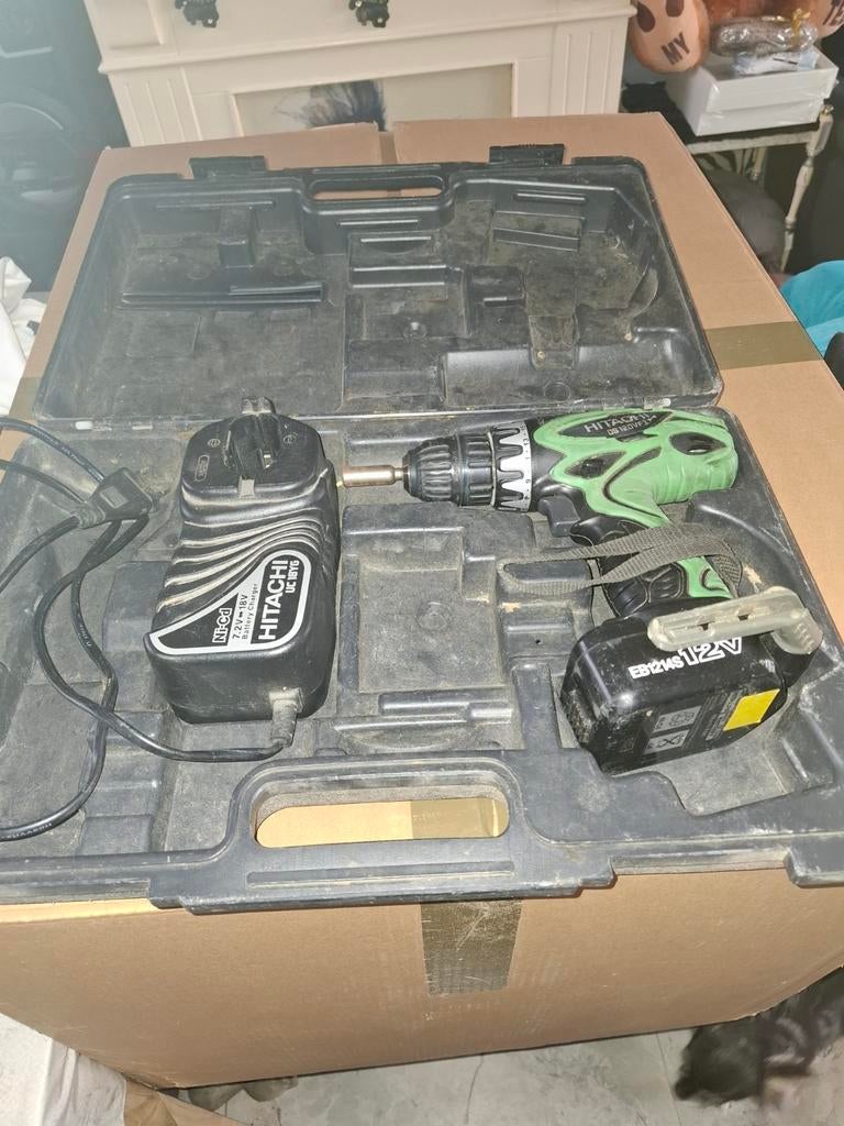 Hitachi boormachine met lader en accu, Ophalen of Verzenden