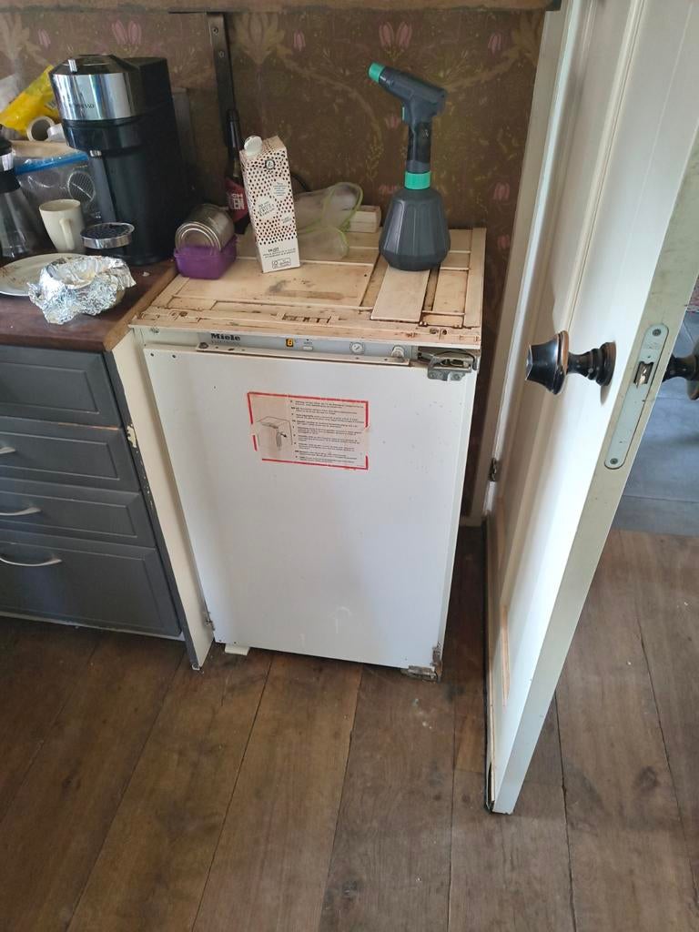 Miele inbouw koelkast tafelmodel TEAB, 100 tot 150 liter, Ophalen, Zonder vriesvak, 85 tot 120 cm