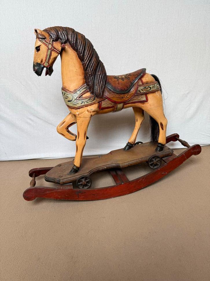 Houten hobbelpaard met wielen, Antiek en Kunst, Antiek | Speelgoed, Ophalen