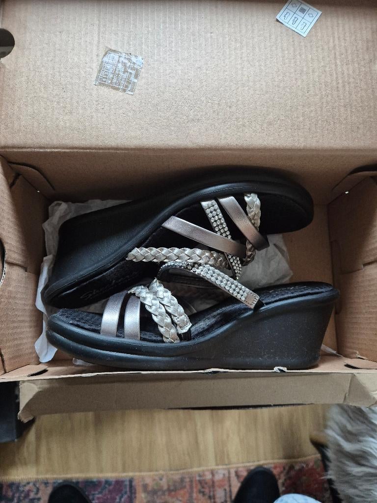 Dames slippers nieuw van Skechers maat 36, Kleding | Dames, Schoenen, Slippers, Skechers, Zwart, Nieuw