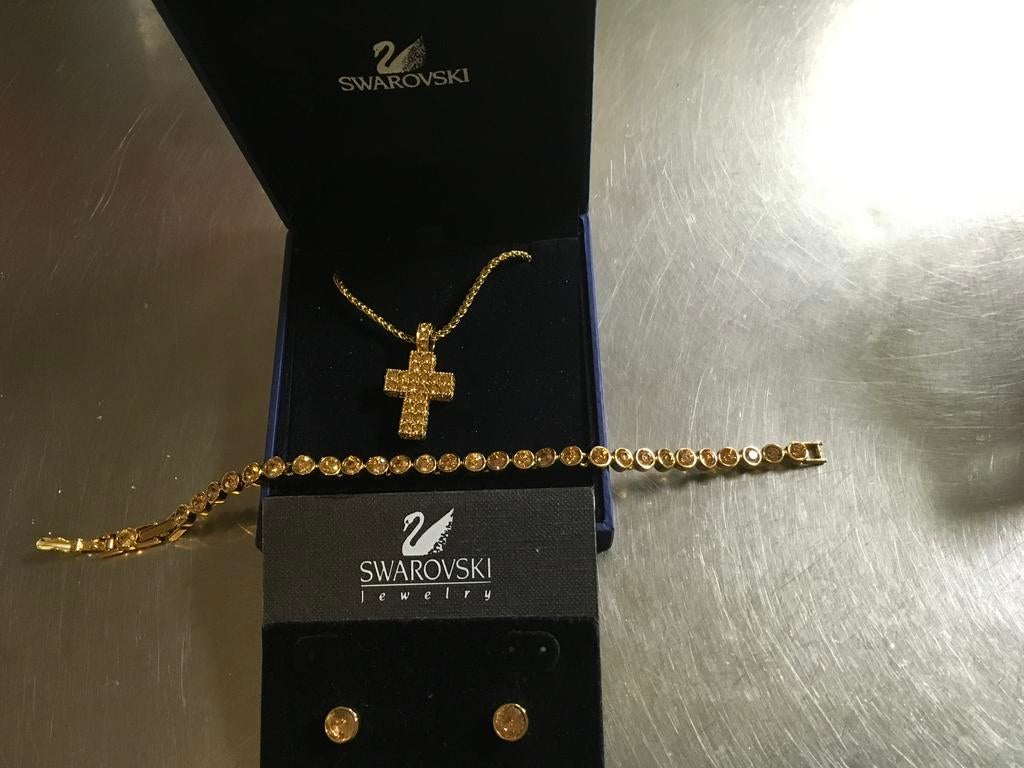 Te koop nieuw 3 delig sieraden set van Swarovski, Ophalen of Verzenden, Nieuw, Sieraad of Horloge